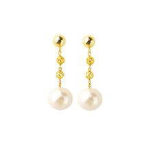 Short pearl earrings